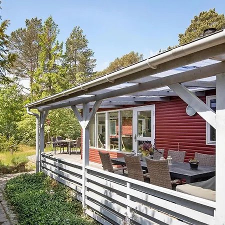3 Bedroom Cozy In Nexo * Snogebæk
