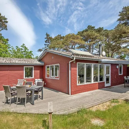 3 Bedroom Cozy In Nexo Holiday home Snogebaek
